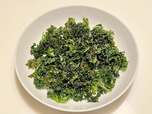These homemade kale chips are easy to make and deliciously healthy!