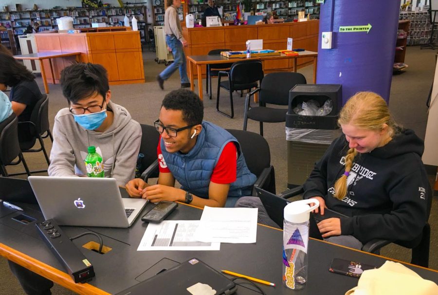 Computer Science Club hosted their third Tinker for Change.