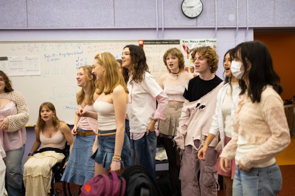 A cappella groups shared the love this Valentines Day.